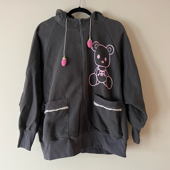 Oversized Hoodie with Bear ears and strawberry strings - Picture 2 of 5